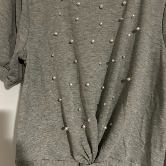 Skonhet Women’s M Gray Short Sleeved Pearl Shirt Knot Front Open Back - Picture 3 of 9